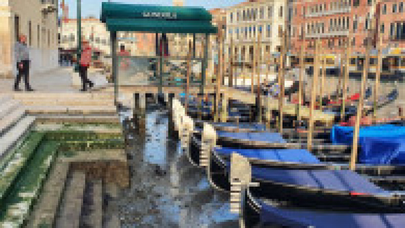 Gondole eșuate pe fundul unui canal secat din Veneția. Foto: Profimedia Images | Poza 2 din 6