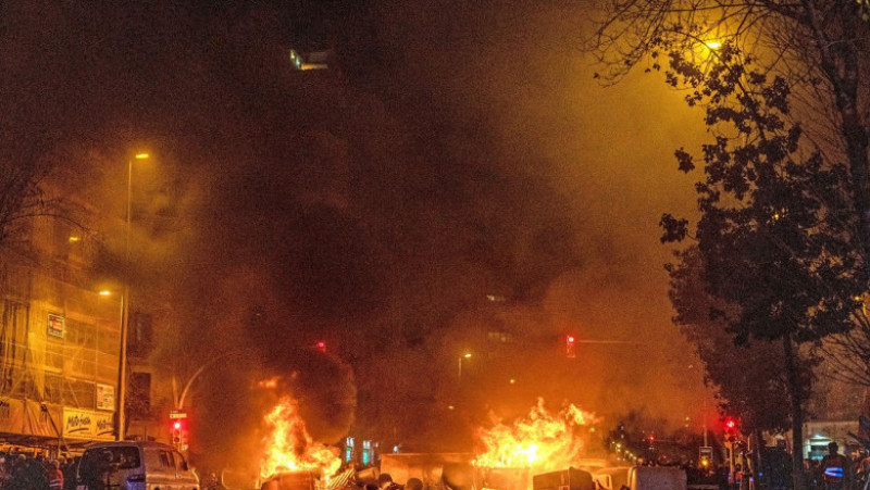 Pubele incendiate în Barcelona. Foto: Profimedia
