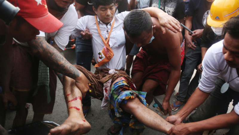 Protestele împotriva loviturii de stat din Myanmar nu încetează, deși s-au înregistrat incusiv morți în rândul demonstranților pro-democrație. Foto: Agerpres / EPA / KAUNG ZAW HEIN