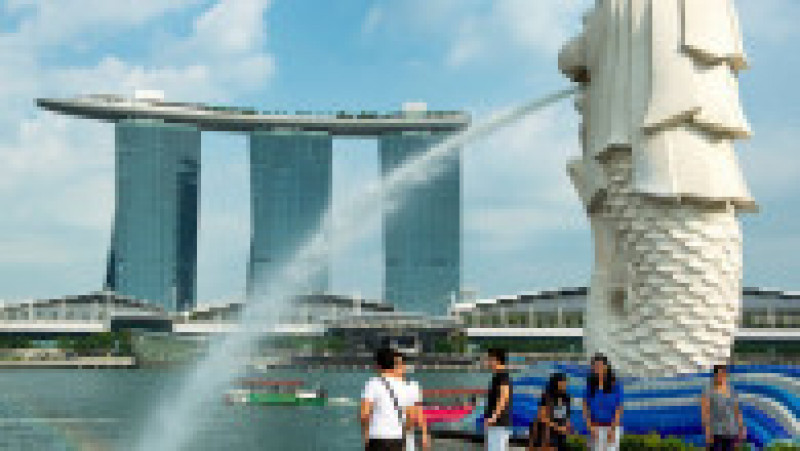Locul 2. Arhitectura deosebită a complexului hotelier Marina Bay Sands din Singapore este recunoscută în întreaga lume. În fața lui, Merlionul este o creatură mitică cu cap de leu și trup de pește, folosită ca simbol al metropolei stat Singapore Foto: Profimedia | Poza 25 din 26