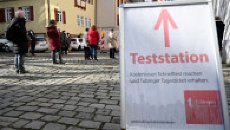 Oamenii se testează în orașul Tuebingen din Germania. Foto: Profimedia | Poza 1 din 5
