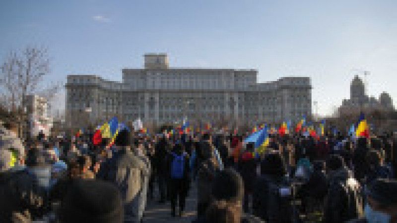 Câteva sute de persoane au protestat duminică, 7 martie 2021, în fața Parlamentului Foto: Octav Ganea/Inquam Photos | Poza 5 din 6