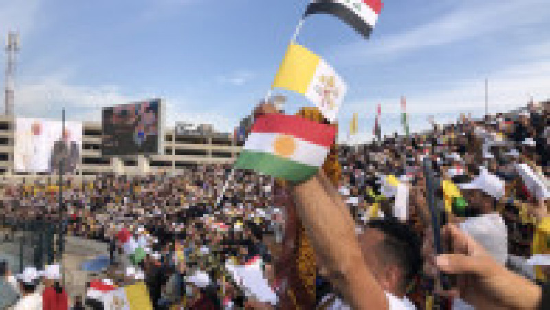Credincioșii l-au întâmpinat cu entuziasm pe Papă pe stadionul din Erbil Foto: Profimedia | Poza 4 din 6