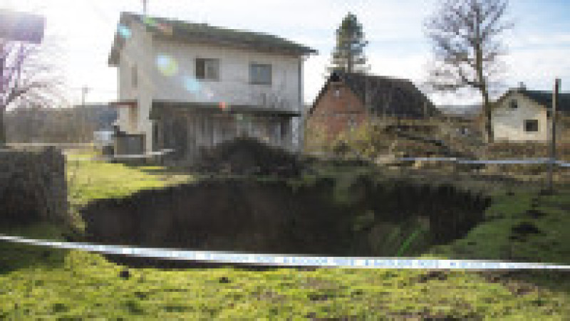 Cratere apărute în Croația după cutremurul din decembrie FOTO: Profimedia Images | Poza 3 din 17