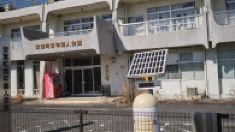 Clădire publică aflată într-o zonă cu restricții din apropierea centralei Fukushima Daiichi. Sursa foto: Profimedia Images | Poza 25 din 26
