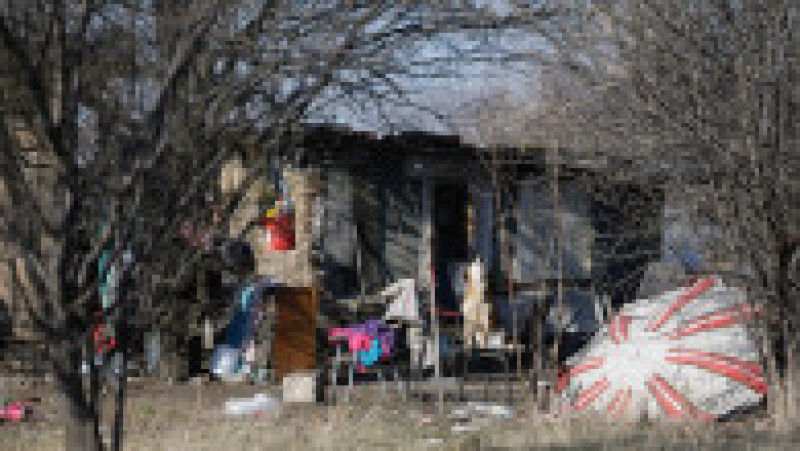 Casa pe un teren viran cu deșeuri ilegale, pe șoseaua Fundeni din București. Foto: Inquam Photos / George Călin | Poza 4 din 7