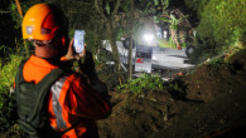 27 de morți și 39 de răniți într-un accident, în Indonezia FOTO: Profimedia Images | Poza 4 din 4