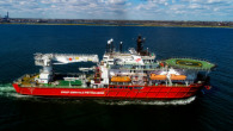 Nava Falcon a Grupului de Servicii Petroliere a intervenit pentru salvarea echipajului ucrainean. Foto: GSP | Poza 4 din 8