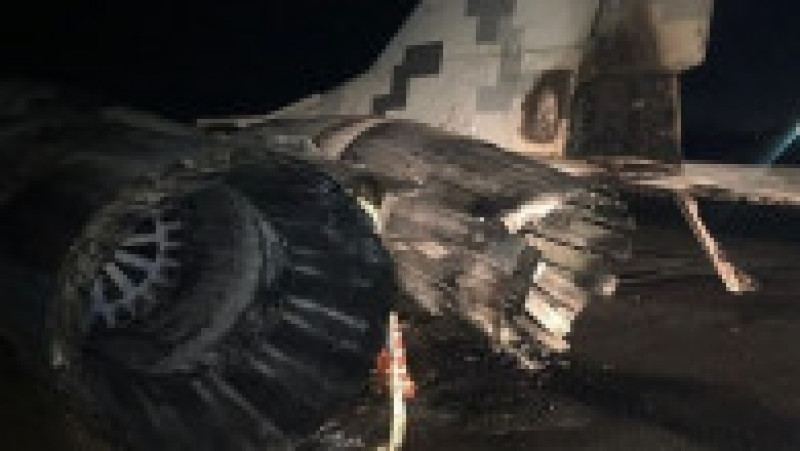 Un militar din Ucraina a intrat cu mașina într-un avion MiG-29. | Poza 2 din 5