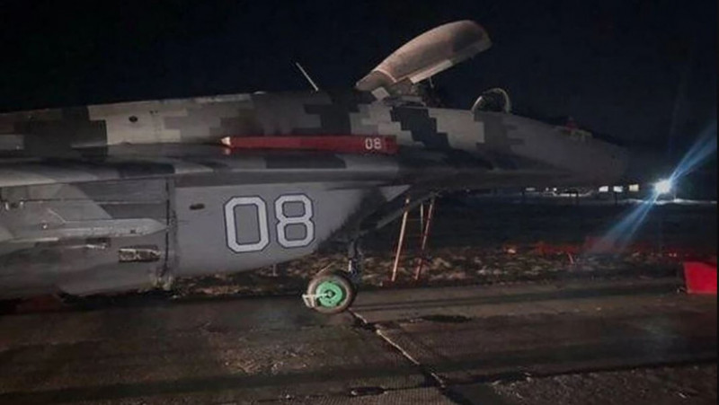 Un militar din Ucraina a intrat cu mașina într-un avion MiG-29.