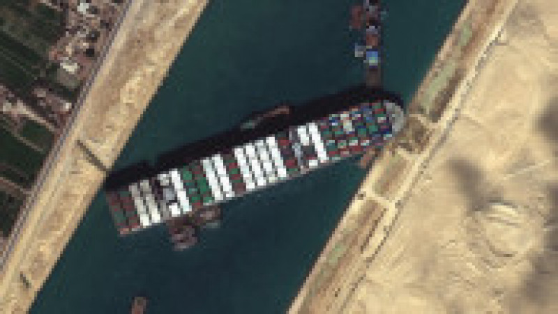 Imagine din satelit a navei Ever Given care a blocat canalul Suez. Foto: Profimedia Images | Poza 2 din 11