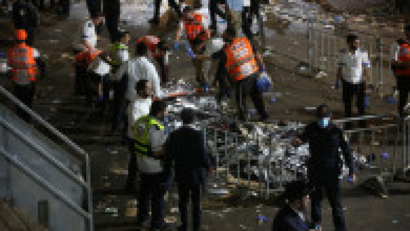 Zeci de morți după ce oamenii s-au călcat în picioare la ieșirea de pe o arenă din Israel. Foto: Profimedia Images | Poza 1 din 5