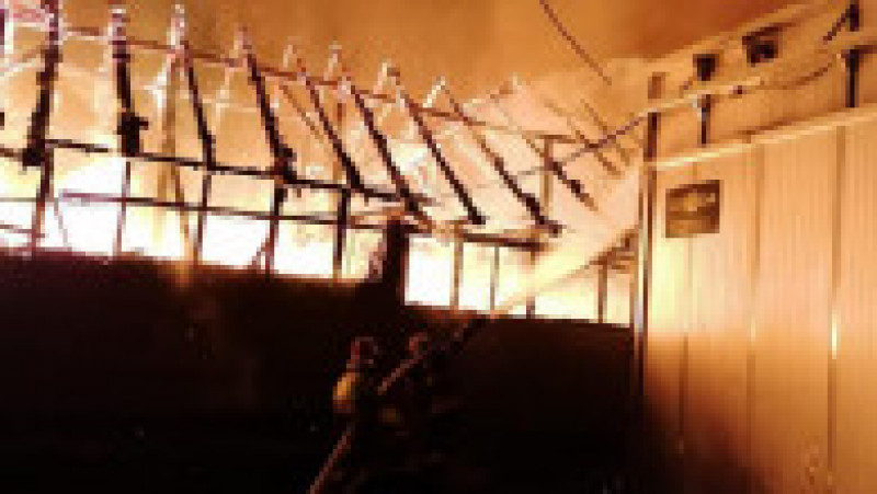Incendiu violent la o fabrică de mobilă din Reghin. Foto: ISU Mureș | Poza 3 din 6