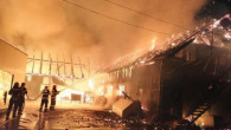 Incendiu violent la o fabrică de mobilă din Reghin. Foto: ISU Mureș | Poza 6 din 6