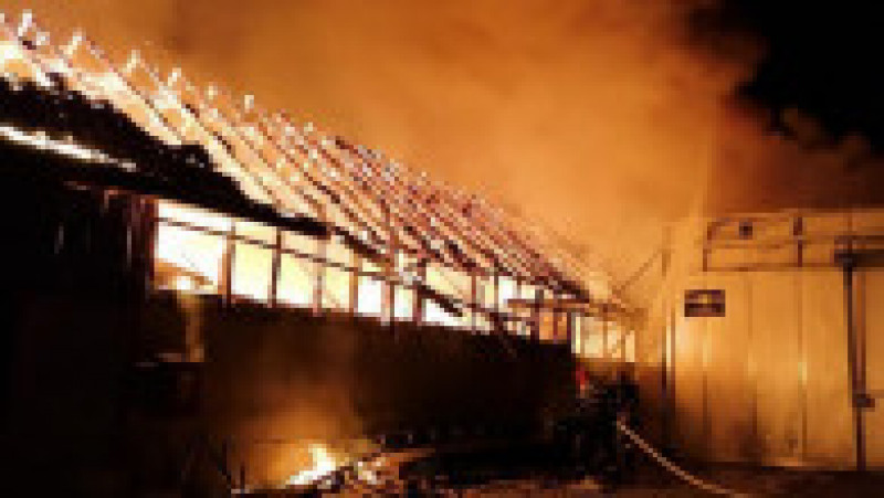 Incendiu violent la o fabrică de mobilă din Reghin. Foto: ISU Mureș | Poza 1 din 6