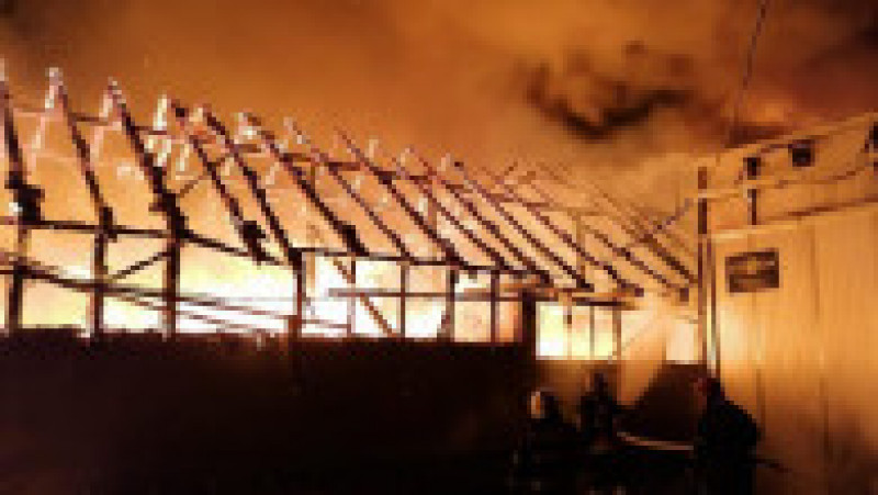 Incendiu violent la o fabrică de mobilă din Reghin. Foto: ISU Mureș | Poza 2 din 6