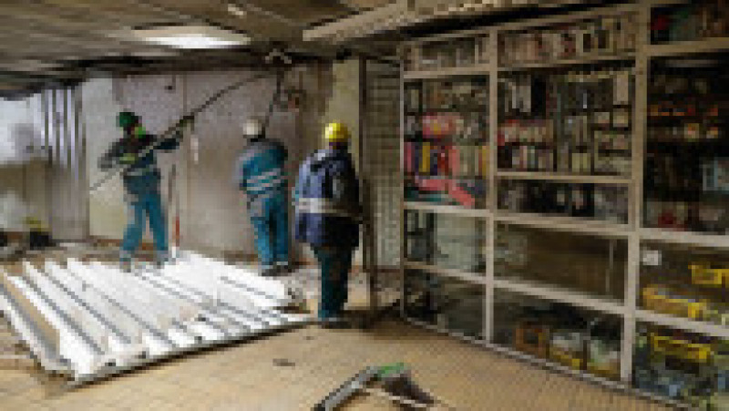 Demolarea spaţiilor comerciale de la metrou a început la staţia Ştefan cel Mare. Foto: Inquam Photos / George Calin | Poza 2 din 5