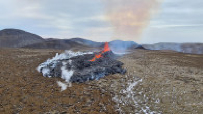 Erupția din Islanda a atras mii de turiști curioși. Foto: Profimedia Images / AFP Photo / Icelandic Coast Guard | Poza 1 din 4