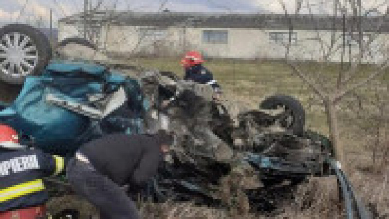 Accident grav în Cozmești, județul Iași. Un mort și trei răniți, între care un copil, după impactul dintre două mașini. Foto: ISU Iași | Poza 4 din 4