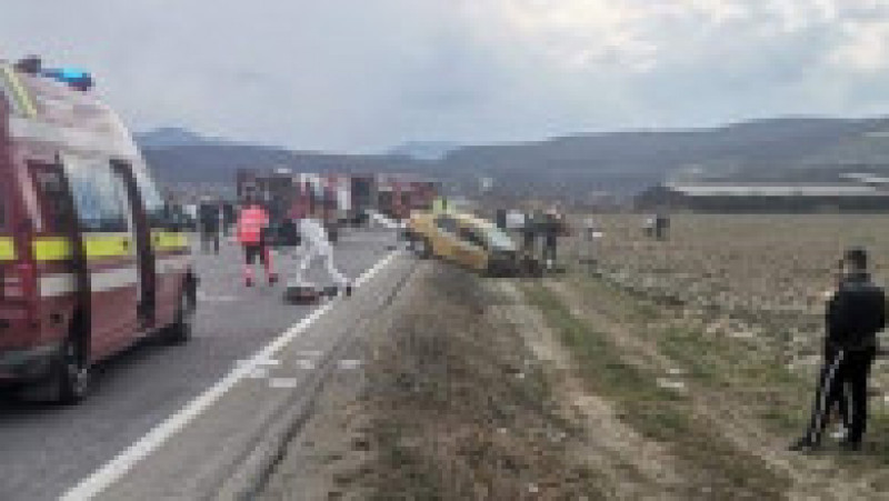 Accident grav: Trei morți și o femeie încărcinată rănită, după impactul frontal dintre două mașini pe DN1. Foto: Info Trafic Județul Sibiu | Poza 3 din 6