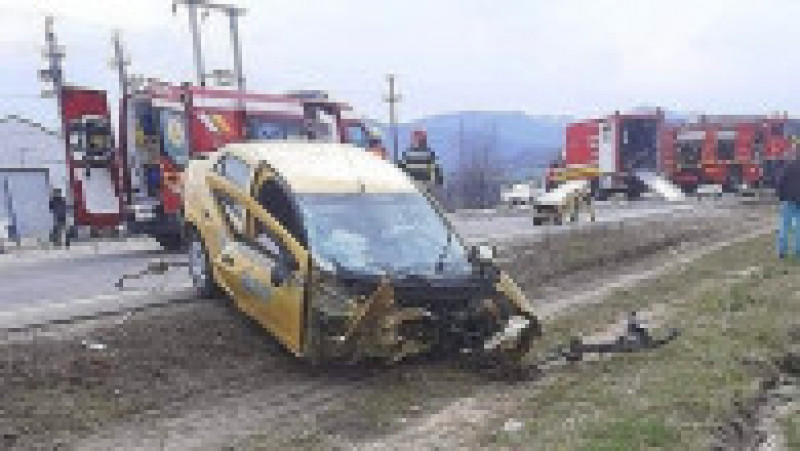 Accident grav: Trei morți și o femeie încărcinată rănită, după impactul frontal dintre două mașini pe DN1. Foto: Info Trafic Județul Sibiu | Poza 4 din 6