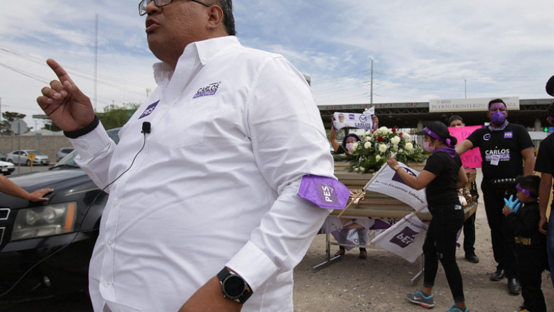 Un candidat la alegerile regionale din Mexic şi-a lansat campania electorală dintr-un sicriu. FOTO: Agerpres