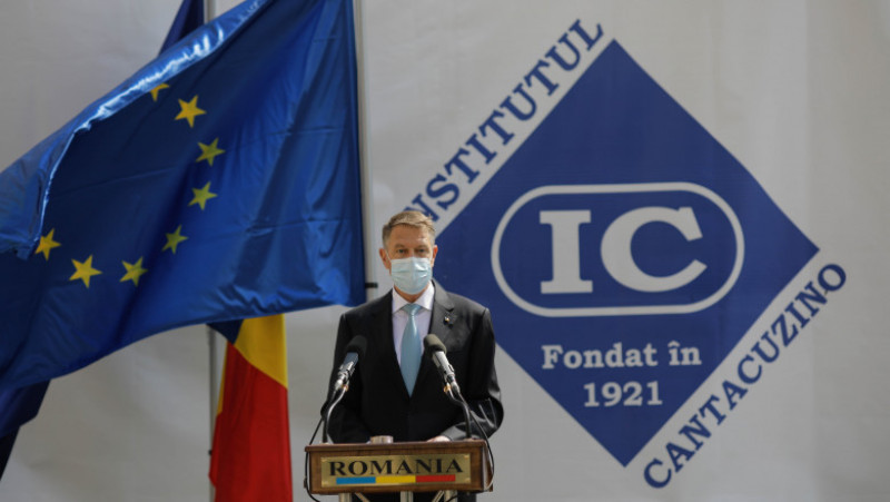 Președintele Klaus Iohannis participă la ceremonia de la Institutul Cantacuzino. Foto: Inquam Photos/ George Călin