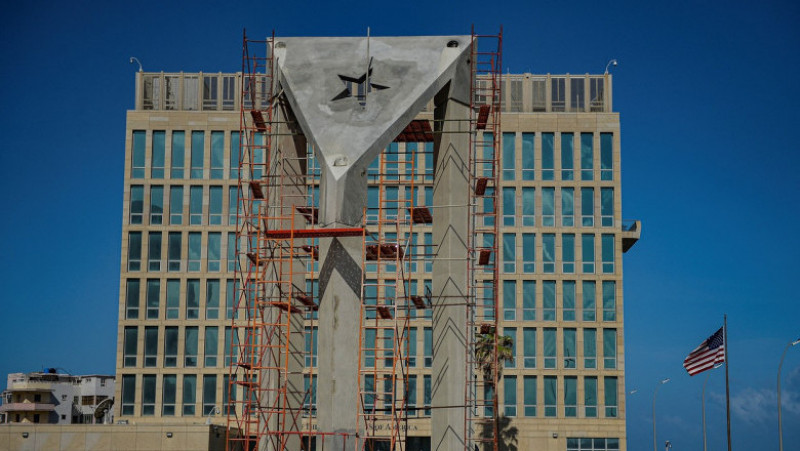 Steag de beton constuit în fața ambasadei americane de la Havana. Foto: Profimedia Images