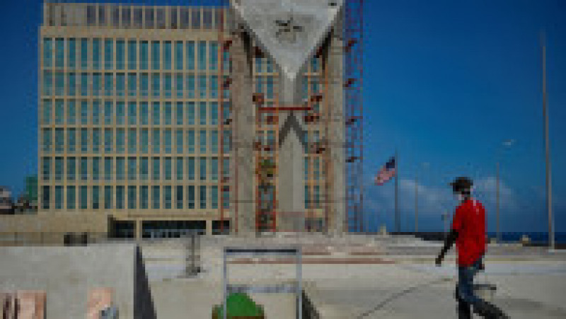 Steag de beton constuit în fața ambasadei americane de la Havana. Foto: Profimedia Images | Poza 3 din 3