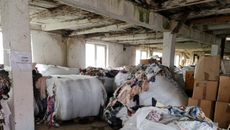 189 de tone de deșeuri au fost descoperite în curtea unei firme din județul Bihor. FOTO Facebook Garda de Mediu Bihor