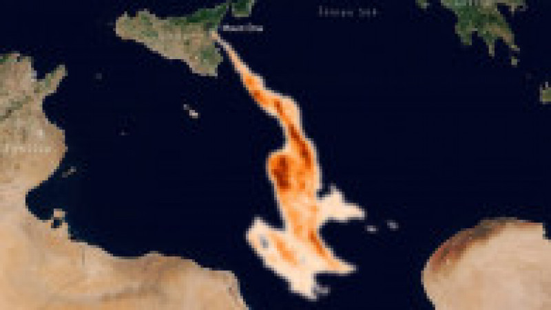 Imaginile surprinse de satelitul Sentinel-5P al UE au surprins mișcarea emisiilor de sufl provenite de la vulcanul Etna pe o distanță de mii de kilometri. FOTO: The European Space Agency | Poza 1 din 5