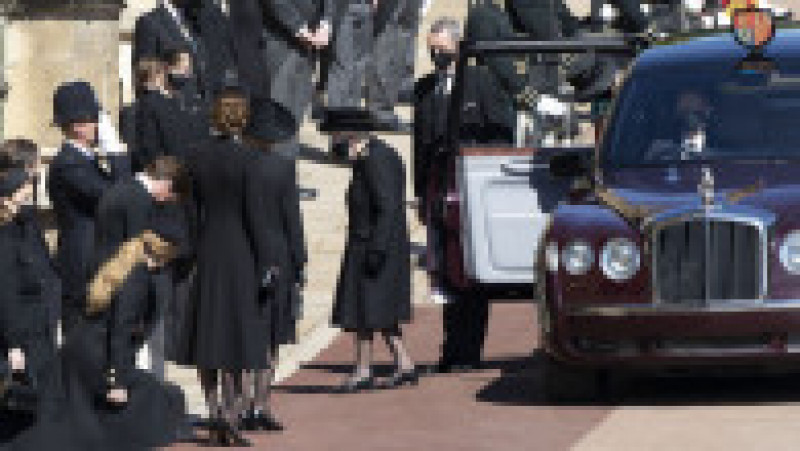 Regina Elisabeta a II-a a fost adusă cu o mașină de la Castelul Windsor până la capela St. George Foto: Profimedia | Poza 4 din 31