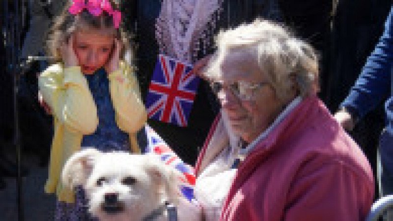 Britanicii au venit în fața castelului Windsor și a Capelei St. George pentru a-și lua rămas bun de la prințul Philip în ziua funeraliilor Foto: Guliver/GettyImages | Poza 29 din 31