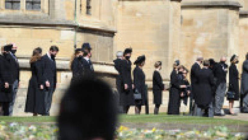 Membri ai familiei regale britanice, între care ducesa Catherine, în procesiunea funerară către capela St. George Foto: Profimedia | Poza 21 din 31