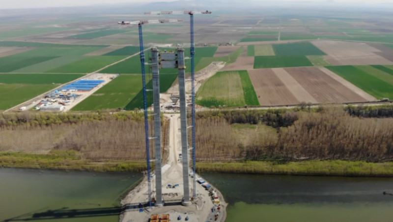 Începe o operațiune spectaculoasă pe șantierul podului peste Dunăre: vor fi montate cablurile principale. FOTO: Facebook Asociația Pro Infrastructura