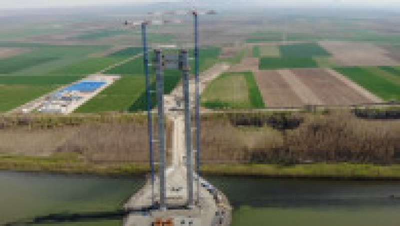 Începe o operațiune spectaculoasă pe șantierul podului peste Dunăre: vor fi montate cablurile principale. FOTO: Facebook Asociația Pro Infrastructura | Poza 1 din 6