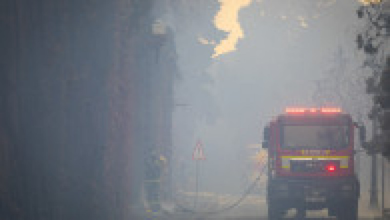 Un incendiu de proporții a izbucnit în parcul național de pe muntele Table din Cape Town. FOTO: Agerpres | Poza 1 din 4