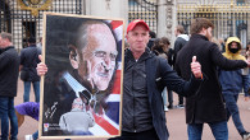Britanicii își arată aprecierea față de memoria prințului Philip Foto: Mihai Feflea | Poza 5 din 10