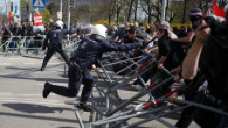 Incidente la protestul antirestricții care a avut loc sâmbătă la Viena Foto: Profimedia | Poza 3 din 4
