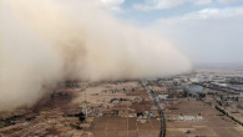 Un nor imens de nisip a acoperit complet un oraș din nordul Chinei FOTO: Profimedia Images | Poza 2 din 2