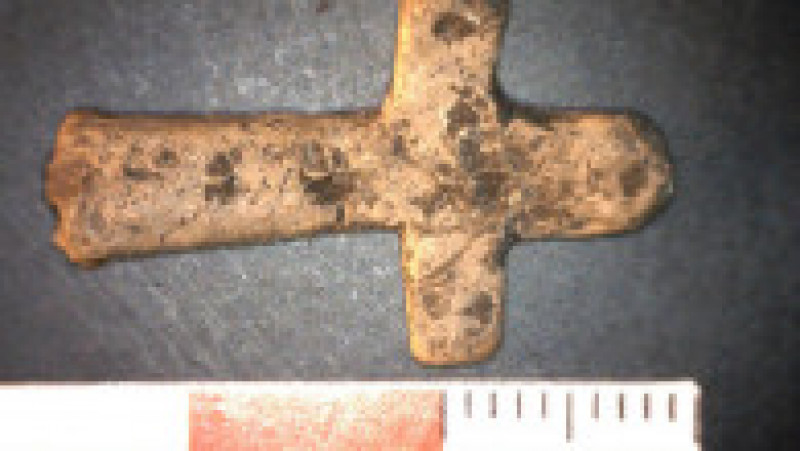 Cruce găsită în peștera vikingilor. Facebook / Surtshellir | Poza 2 din 4