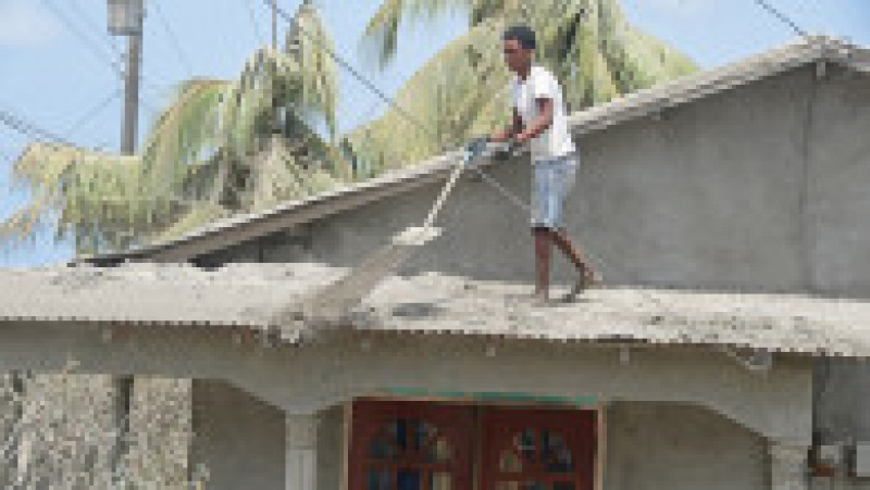 Oamenii au muncit din greu să își curețe locuințele. Foto: Profimedia | Poza 3 din 6