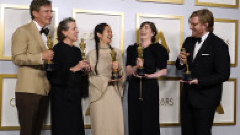 Peter Spears, Frances McDormand, Chloe Zhao, Mollye Asher și Dan Janvey la Gala Premiilor Oscar 2021. FOTO: Agerpres | Poza 4 din 7