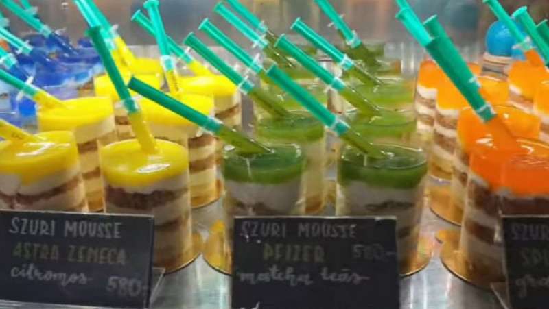 O cofetărie din Ungaria a creat o gamă de mousse-uri inspirate de vaccinurile anti-Covid. FOTO: Facebook