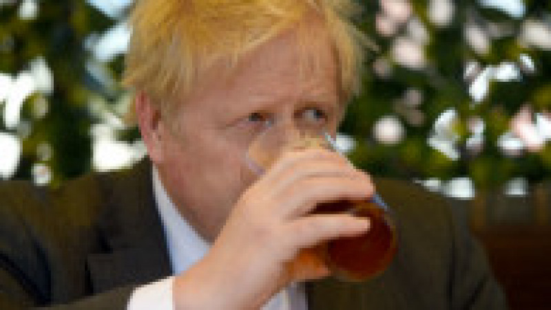 Prim-ministrul britanic Boris Johnson a ieșit într-un pub, după relaxarea restricțiilor. Foto: Profimedia Images | Poza 3 din 5