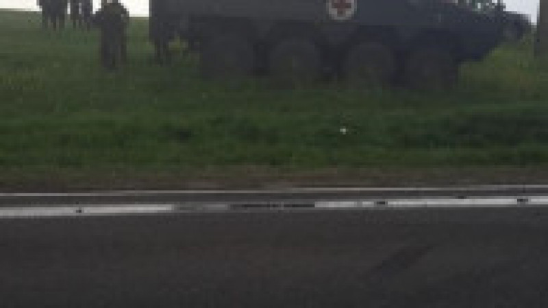 Militari polonezi dintr-o autospecială sanitară au acordat primul ajutor la un accident. Foto: Facebook / MApN | Poza 4 din 4