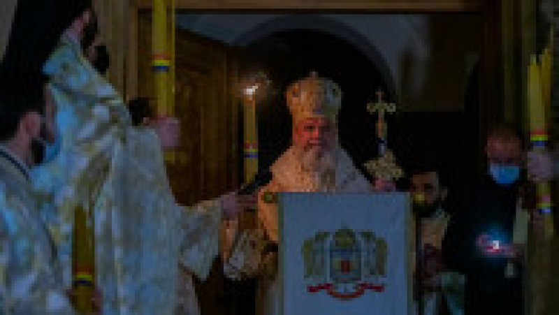 Patiarhul Daniel oficiază slujba de înviere de la Patriarhie. Foto: Basilica.ro | Poza 1 din 10