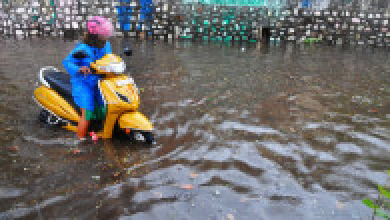 Statul indian Gujarat se pregătește să fie lovit de ciclonul Tauktae, cea mai puternică furtună care a lovit regiunea în ultimii 25 de ani. Sursa foto: AFP PHOTO / NOAA/CIRA/RAMMB / HANDOUT / Profimedia Images | Poza 3 din 9