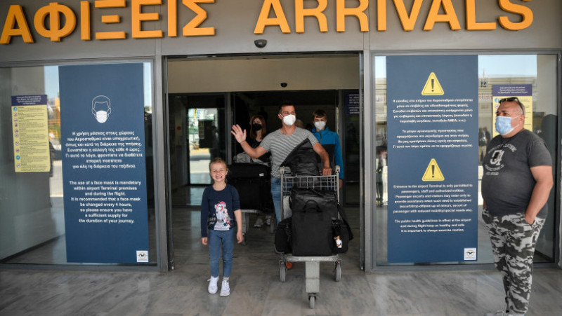 Turiști la sosirea pe aeroportul Heraklion din Creta. Foto: Profimedia Images