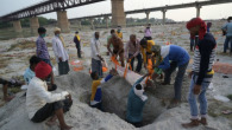 Cum s-a umplut de cadavre fluviul sacru al Indiei FOTO: Profimedia Images | Poza 21 din 34